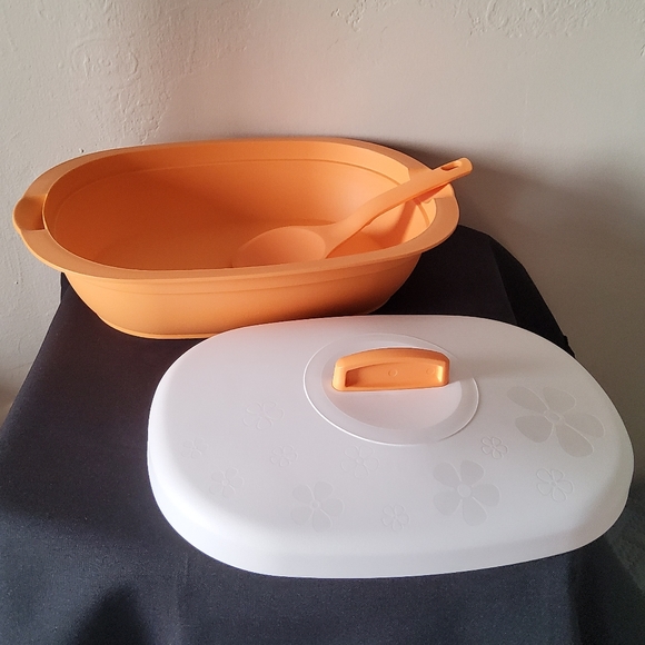 Tupperware Blossom Container - Picture 2 of 2